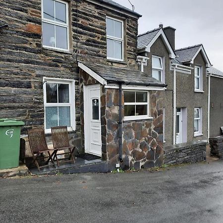 Snowdonia Rock Cottage - Cosy And Pet Friendly Penrhyndeudreath Zewnętrze zdjęcie