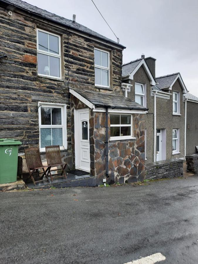 Snowdonia Rock Cottage - Cosy And Pet Friendly Penrhyndeudreath Zewnętrze zdjęcie