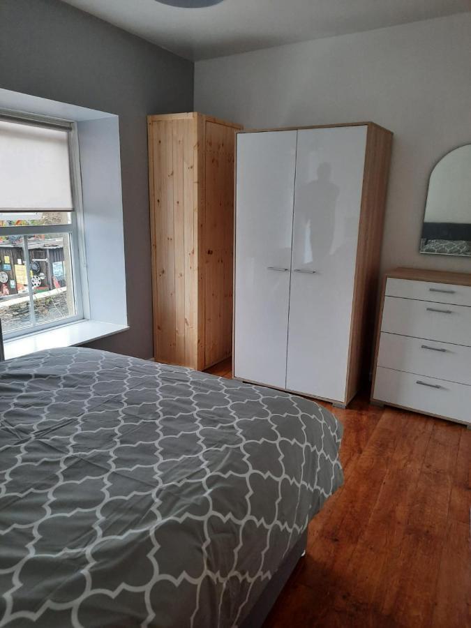 Snowdonia Rock Cottage - Cosy And Pet Friendly Penrhyndeudreath Zewnętrze zdjęcie