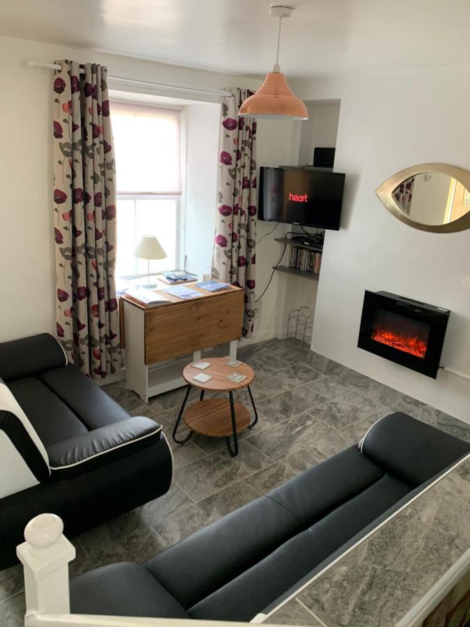 Snowdonia Rock Cottage - Cosy And Pet Friendly Penrhyndeudreath Zewnętrze zdjęcie