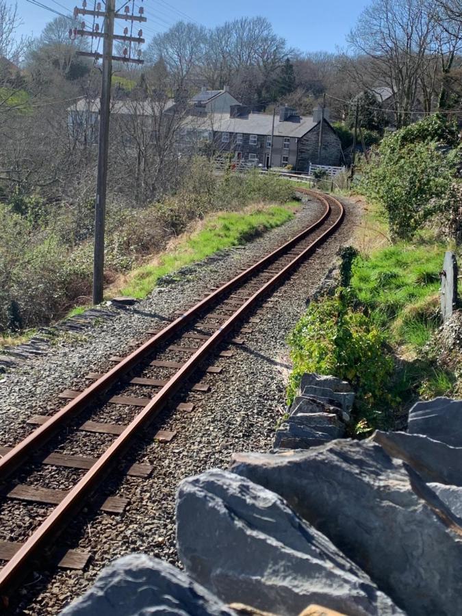 Snowdonia Rock Cottage - Cosy And Pet Friendly Penrhyndeudreath Zewnętrze zdjęcie